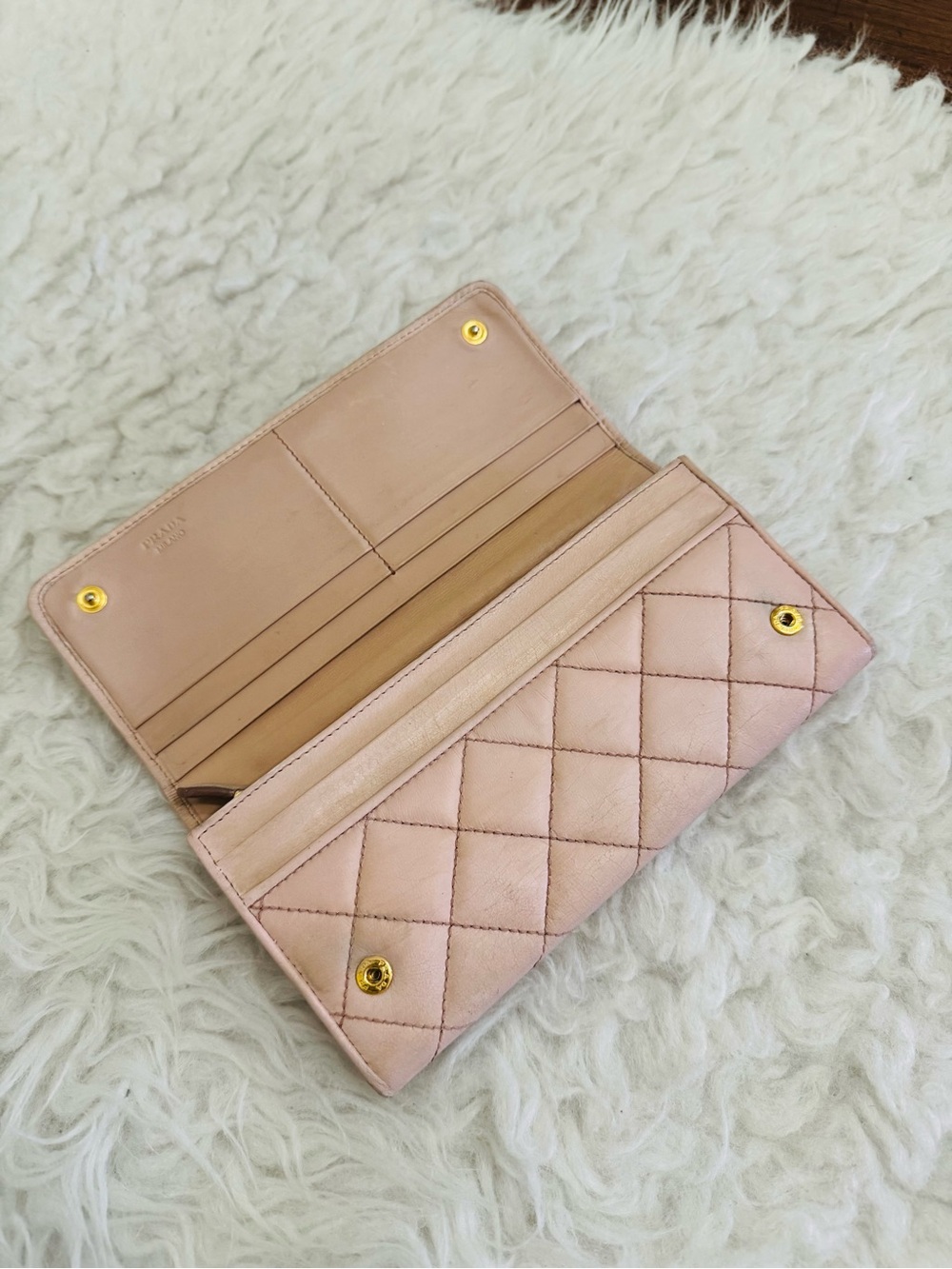 Prada Quilted Bow Leather Wallet - Light Pink with Gold Logo - Picture 4 of 11